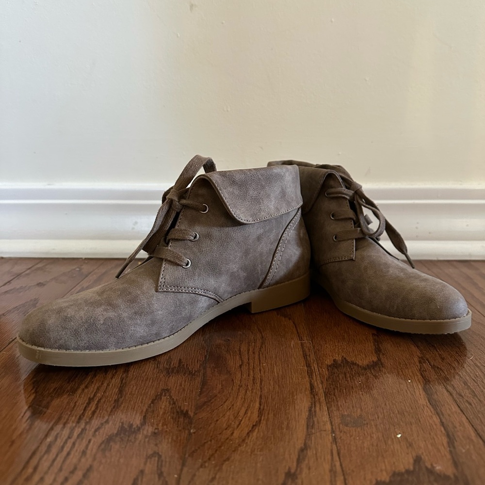 Indigo Rd Womens Grey Boots- never worn
